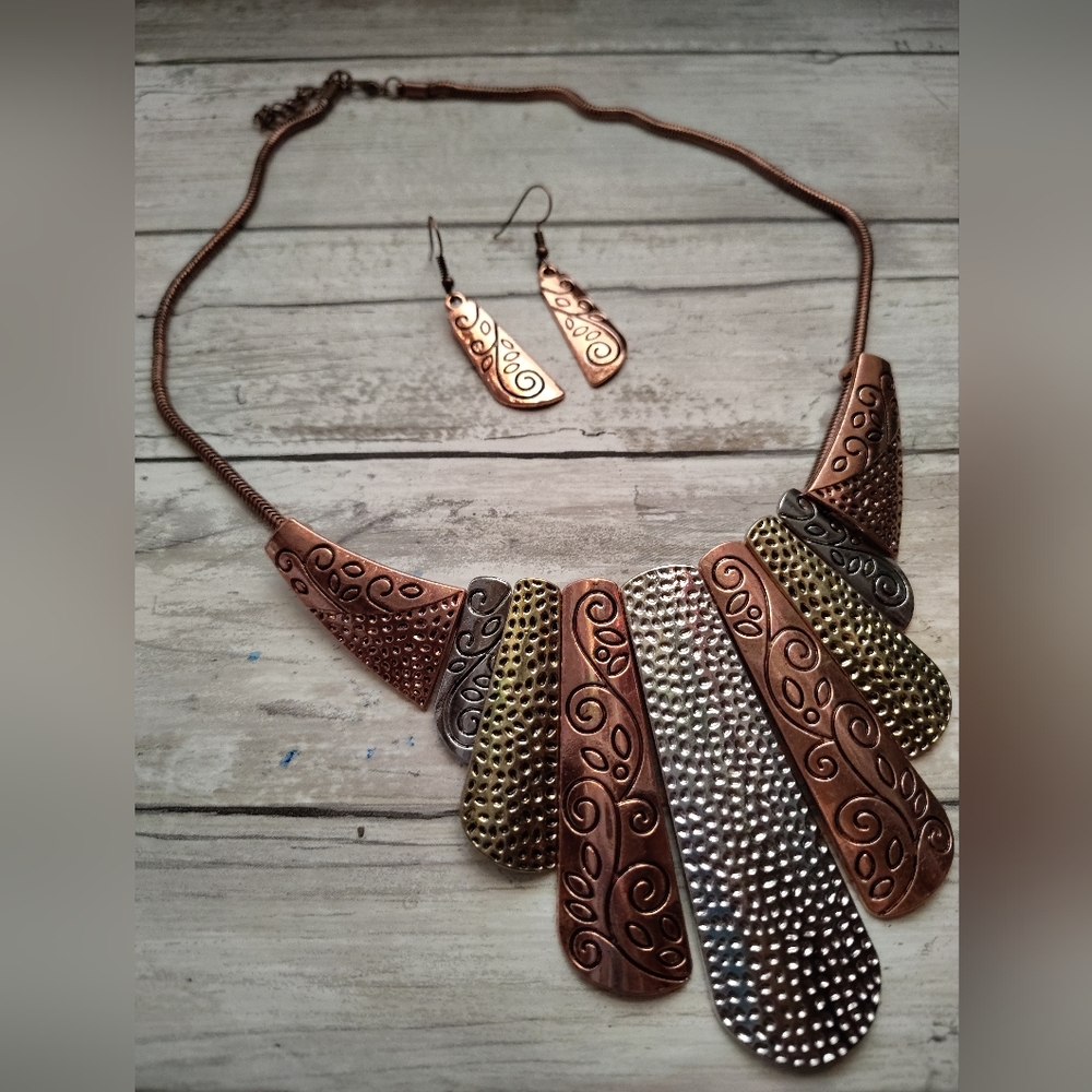 Tricolor Textured Statement Necklace